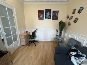 Część wypoczynkowa w obiekcie Nice 2 Rooms Full Appartement in Paris