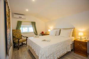 Gallery image of Apartments - House Monarch - beach, center & shared pool access in Sutivan