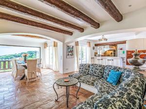 Posezení v ubytování Holiday Home La Canopée by Interhome
