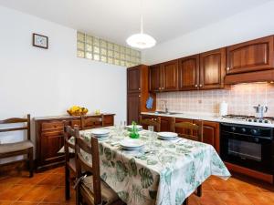 A kitchen or kitchenette at Apartment La Colombera-2 by Interhome