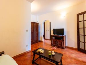A television and/or entertainment centre at Apartment La Colombera-2 by Interhome