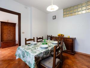 A seating area at Apartment La Colombera-2 by Interhome