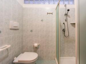 A bathroom at Apartment La Colombera-2 by Interhome