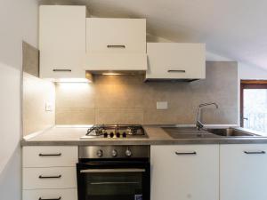 Dapur atau dapur kecil di Apartment La Moderna G by Interhome