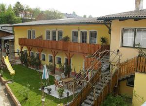 a house with a slide in front of it at Weingut zur Schlafmütze in Herrnbaumgarten