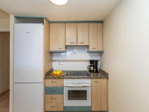 A kitchen or kitchenette at Apartment Port Pals EIII by Interhome