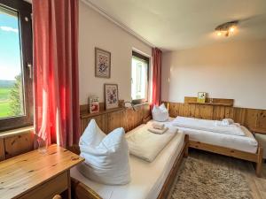 Postel nebo postele na pokoji v ubytování Apartment Bergliebe - G 103 by Interhome