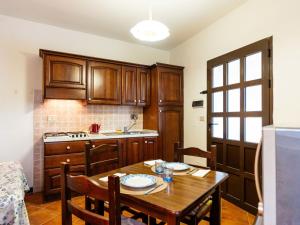 Dapur atau dapur kecil di Apartment Piccolina by Interhome