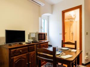 Televisyen dan/atau pusat hiburan di Apartment Piccolina by Interhome +15 gambar