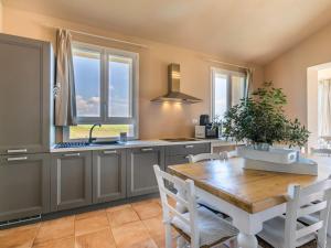 Kuchyňa alebo kuchynka v ubytovaní Holiday Home Il Fienile by Interhome
