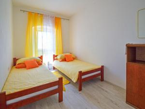 Postel nebo postele na pokoji v ubytování Apartment Andrea by Interhome + 8 fotografií