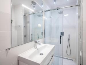 Ένα μπάνιο στο Apartment Na Wczasowej by Interhome