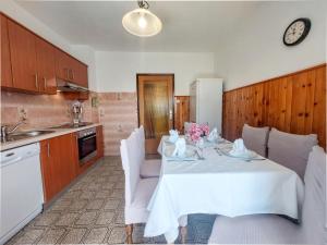 Kuchnia lub aneks kuchenny w obiekcie Apartment Kraljic by Interhome