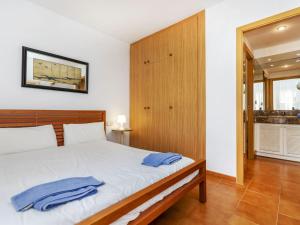 Postel nebo postele na pokoji v ubytování Apartment Punta Garbí by Interhome