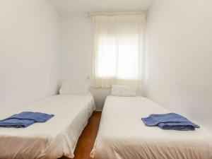 Postel nebo postele na pokoji v ubytování Apartment Punta Garbí by Interhome