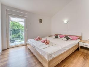 Postel nebo postele na pokoji v ubytování Holiday Home Radmila by Interhome