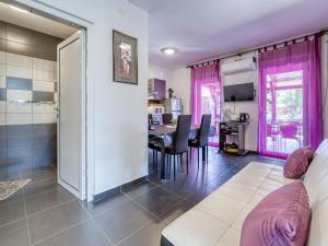 TV a/nebo společenská místnost v ubytování Holiday Home Radmila by Interhome + 35 fotografií