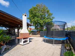 Bazén v ubytování Holiday Home Radmila by Interhome nebo v jeho okolí
