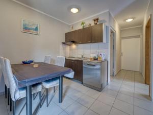 Kuchyň nebo kuchyňský kout v ubytování Holiday Home Radmila by Interhome