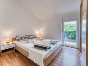 Postel nebo postele na pokoji v ubytování Holiday Home Radmila by Interhome