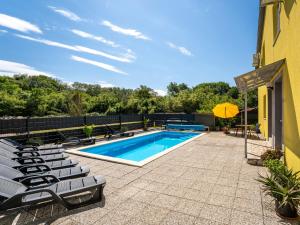 Bazén v ubytování Holiday Home Radmila by Interhome nebo v jeho okolí