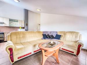 Posezení v ubytování Holiday Home Radmila by Interhome