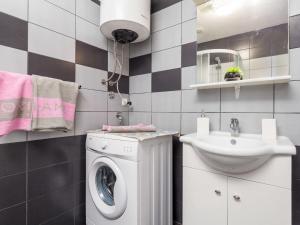 Koupelna v ubytování Holiday Home Radmila by Interhome