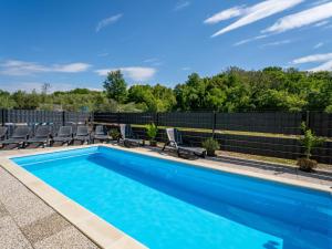 Bazén v ubytování Holiday Home Radmila by Interhome nebo v jeho okolí