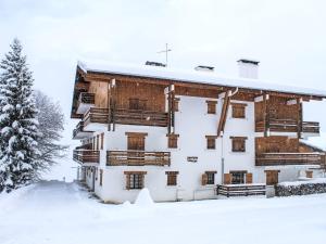 Studio Les Collybies by Interhome v zime