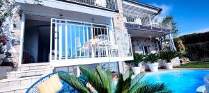 The swimming pool at or close to Casa Sabina
