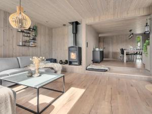 Posezení v ubytování Holiday Home Bjørkstue by Interhome