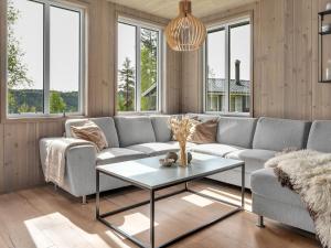 Posezení v ubytování Holiday Home Bjørkstue by Interhome