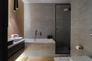 Koupelna v ubytování Petrovdom Apartments 35-454 in RC Manhattan City,Beresteiskyi 11 + 32 fotografií