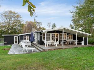 Zahrada ubytování Holiday Home Rami - 2km from the sea by Interhome