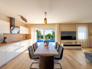 Kuchyň nebo kuchyňský kout v ubytování Villa Roko by Interhome