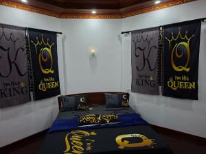 Postel nebo postele na pokoji v ubytování J City Villa