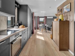 Kuchyň nebo kuchyňský kout v ubytování Chalet Kosetoppen by Interhome