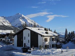 Το Apartment Culmoina by Interhome τον χειμώνα