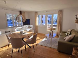 Μια τηλεόραση ή/και κέντρο ψυχαγωγίας στο Apartment Culmoina by Interhome