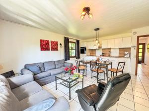 Η κουζίνα ή μικρή κουζίνα στο Holiday Home Brüderchen by Interhome