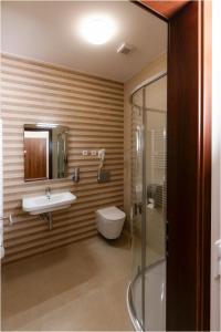 Bilik mandi di River Apartmanház