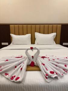Postel nebo postele na pokoji v ubytování Hotel Saesha International