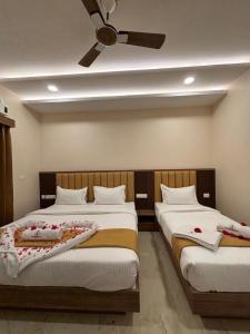 Postel nebo postele na pokoji v ubytování Hotel Saesha International