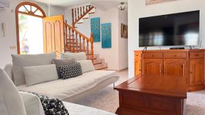 TV a/nebo společenská místnost v ubytování Valencia Sol y Playa