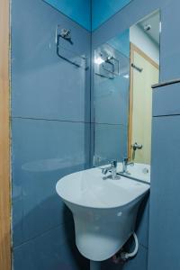 Hotel Beverly Palace Kozhikode - Hotel and Restaurant的一间浴室