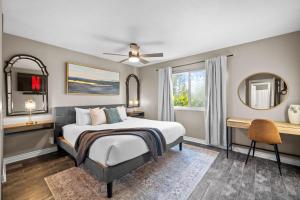 Katil atau katil-katil dalam bilik di Modern Oceanside Stay with Yard & Laidback Vibes
