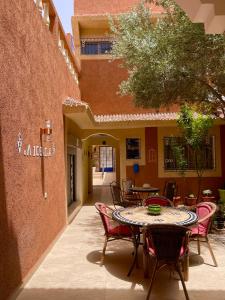 Το κτήριο όπου στεγάζεται  ο ξενώνας +4 φωτογραφίες