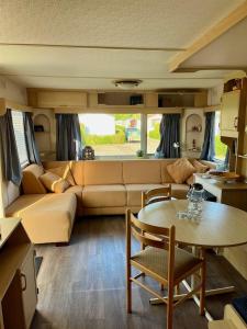 Χώρος καθιστικού στο ZP 360 - Camping de Zandput