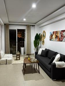 Posedenie v ubytovaní Luxe and Spacious HassanTower View Downtown stay
