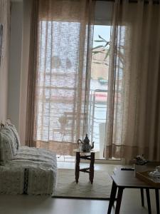 Posedenie v ubytovaní Luxe and Spacious HassanTower View Downtown stay